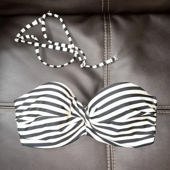 Black and white striped bikini top that can be worn with straps or strapless - Picture 3 of 3